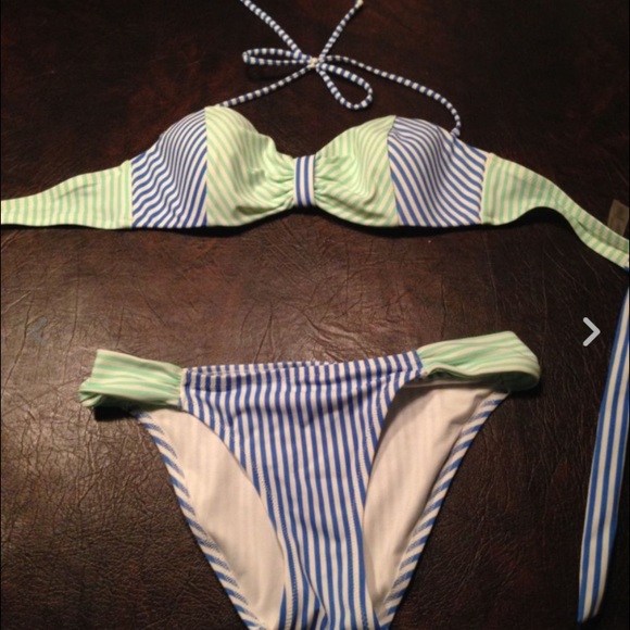 ❌SOLD❌ Victoria's Secret blue striped bikini M/S - Picture 2 of 4