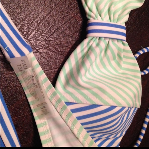 ❌SOLD❌ Victoria's Secret blue striped bikini M/S - Picture 4 of 4