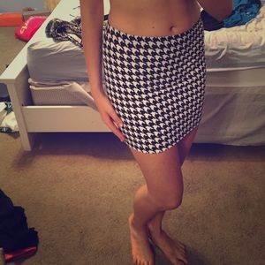 Hounds tooth bodycon skirt