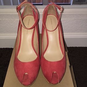 💢💢SOLD💢💢Coral wooden ZARA wedges