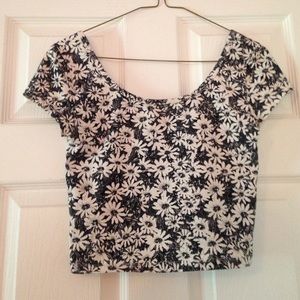 B&W flowered crop top