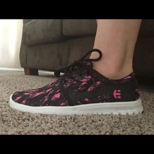 Black and pink Etnie scouts size 6.5