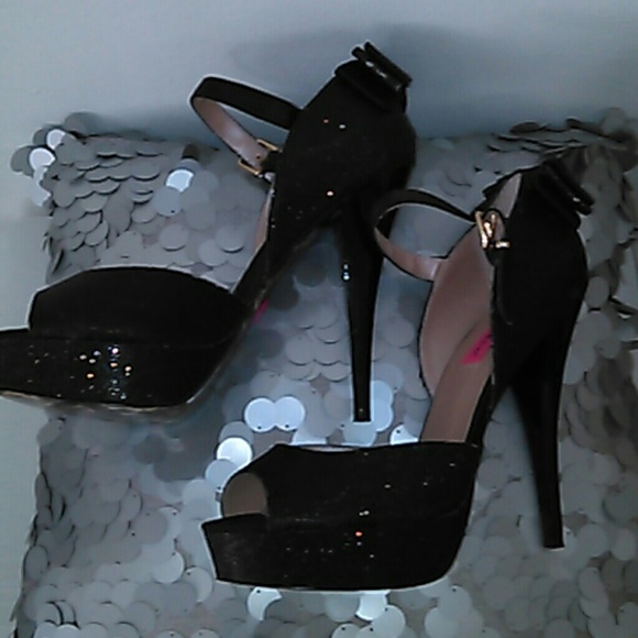 NEW BETSEY JOHNSON SHOES