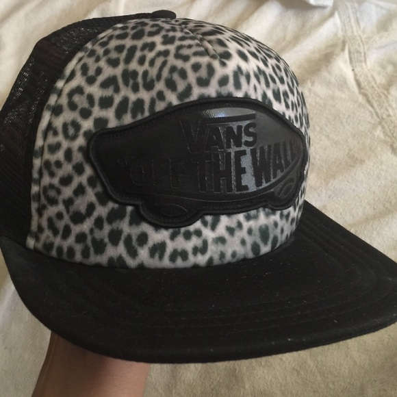 Black and grey cheetah vans SnapBack