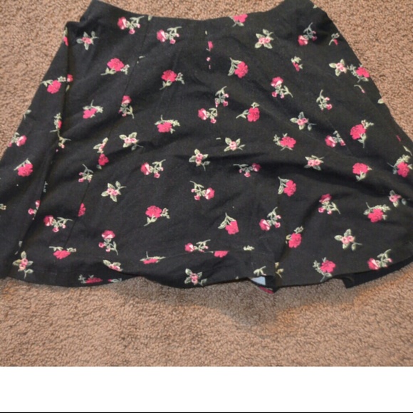 Forever 21 Rose Print Skirt - Picture 1 of 2