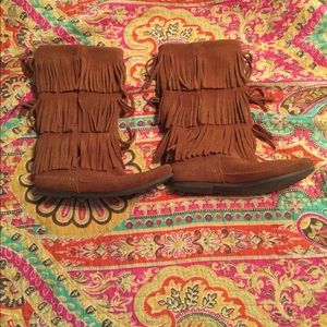 Minnetonka Brown Fringe Boots