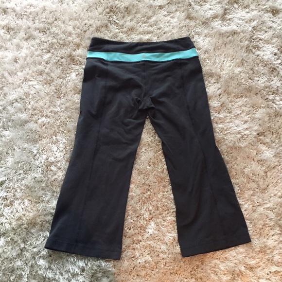 lululemon athletica Pants - Lululemon crop yoga pants in size 6