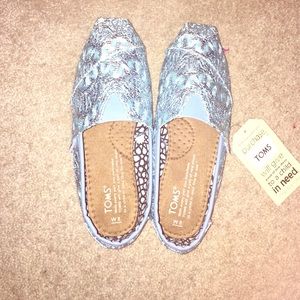 Baby blue Toms