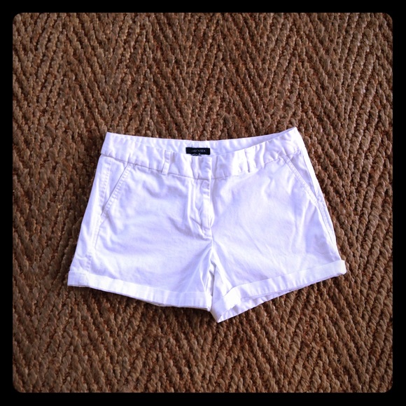 Cute summer white shorts!