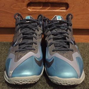 Nike LeBron 11 gamma blue boys size 5