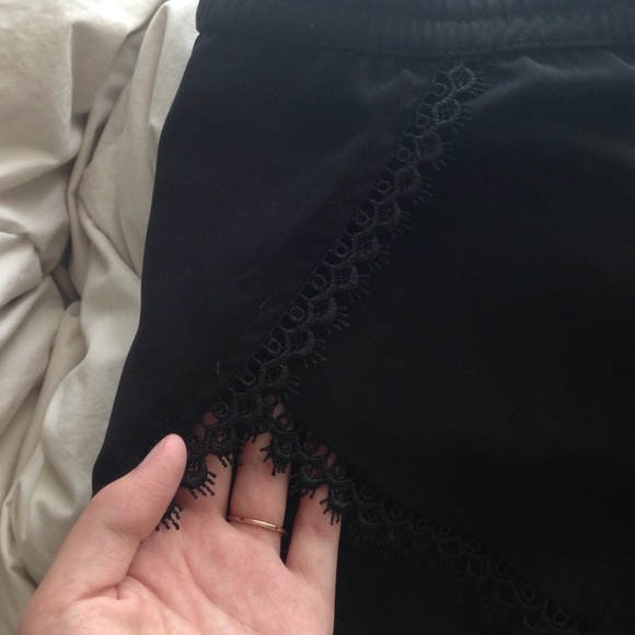 HOST PICK🎉💗 Love Culture black flowy shorts - Picture 3 of 4