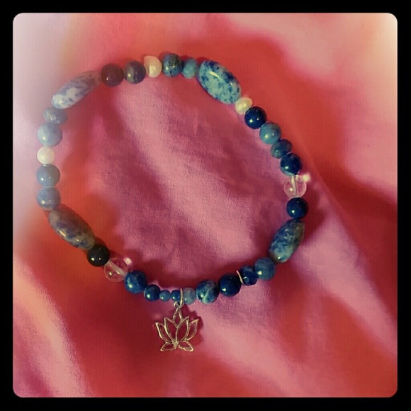 Blue flower bracelet