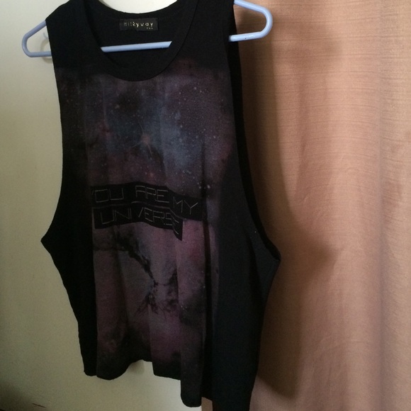 sleeveless shirt