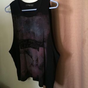 sleeveless shirt
