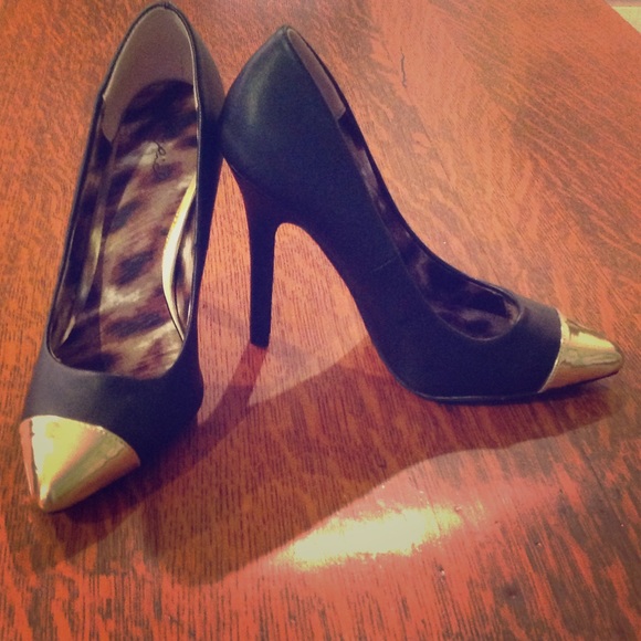 Shoes - Black stilettos with gold toe, sexy!!