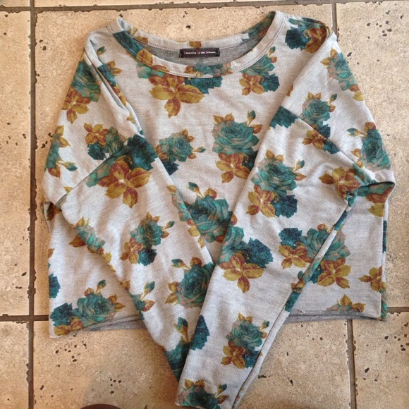 Cute floral crop too sweater