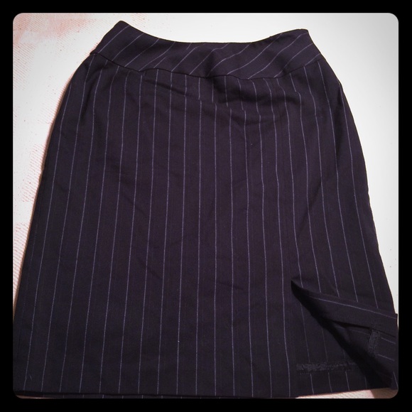 Black whit thin stripe skirt