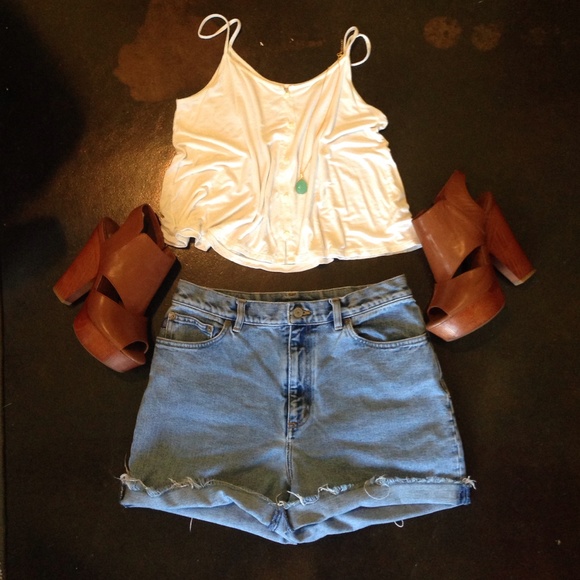 Cut off high waisted denim shorts