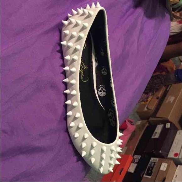White pointed flats