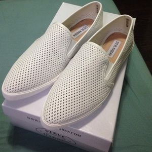 Steve Madden white slip ons