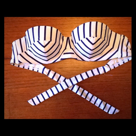 Strapless bikini top