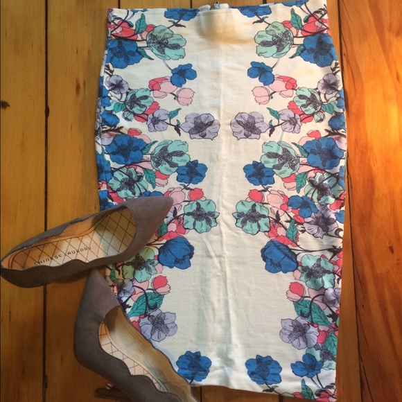 H&M white/flower midi pencil skirt!