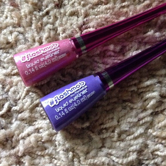 2 #flashmob glitter liquid eyeliner