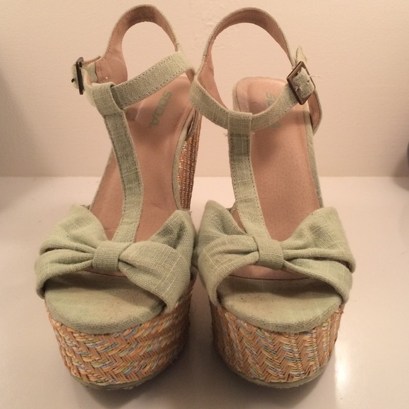 MINT GREEN Wedge heels size 8!!
