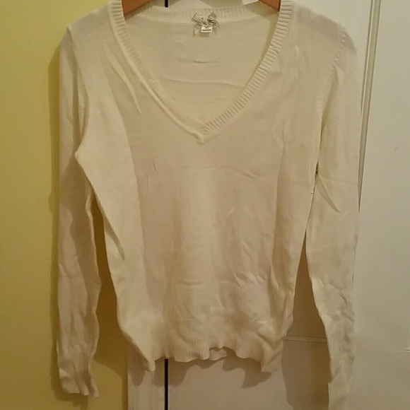 White v neck sweater
