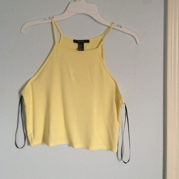 ⚠️FOREVER 2⃣1⃣Halter neck crop tank!