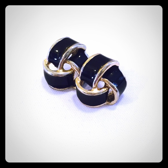 Black and gold earrings!