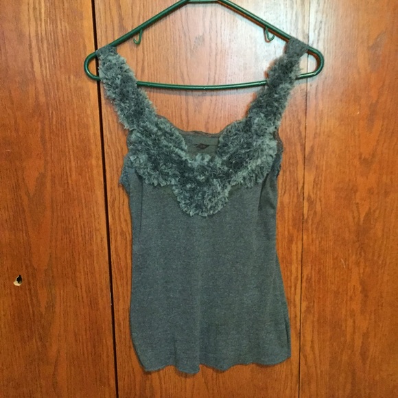 Decorative neck line gray tank top