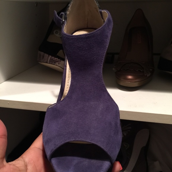 Sexy heels. Like new. Only used once. - Picture 1 of 3