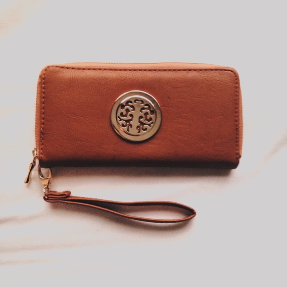 brown zip wallet