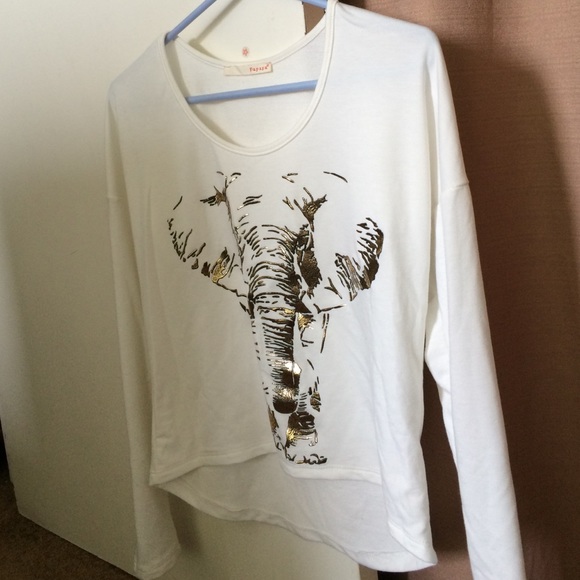 White Crop Top Long Sleeve w/ Elephant
