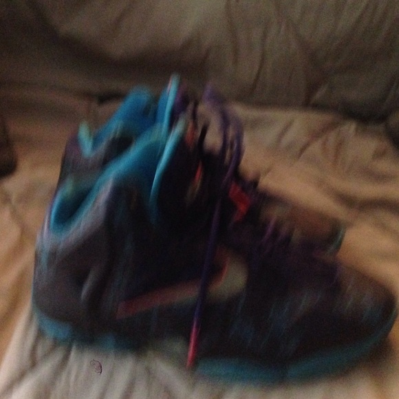 Honey combs lebron 11s - Picture 3 of 4