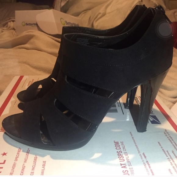 Black heels - Picture 2 of 3