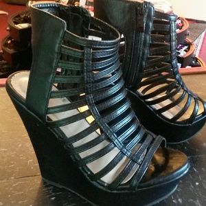 Gladiator style wedges - super hot!