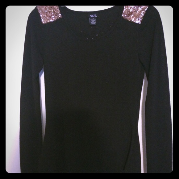 Sparkly black and gold long sleeve top