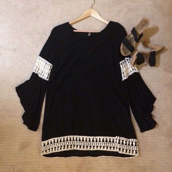 🚫SOLD🚫 Black and Ivory lace dress - Picture 2 of 2