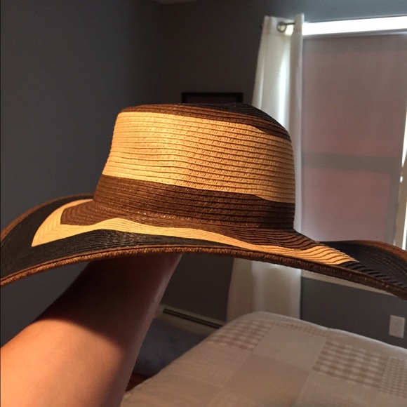 Super cute sun or derby hat