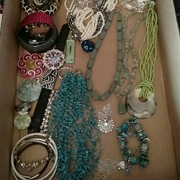 Lots of stuff that must go... - Picture 2 of 2