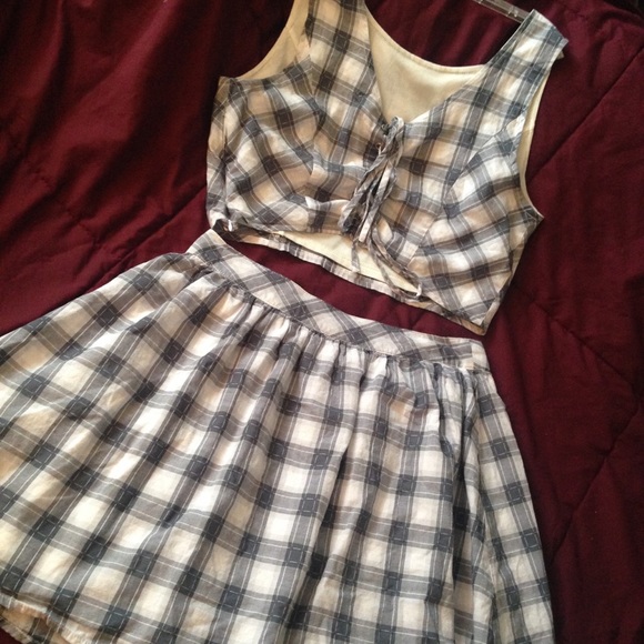 2 pc gray/white plaid outfit - Picture 1 of 3