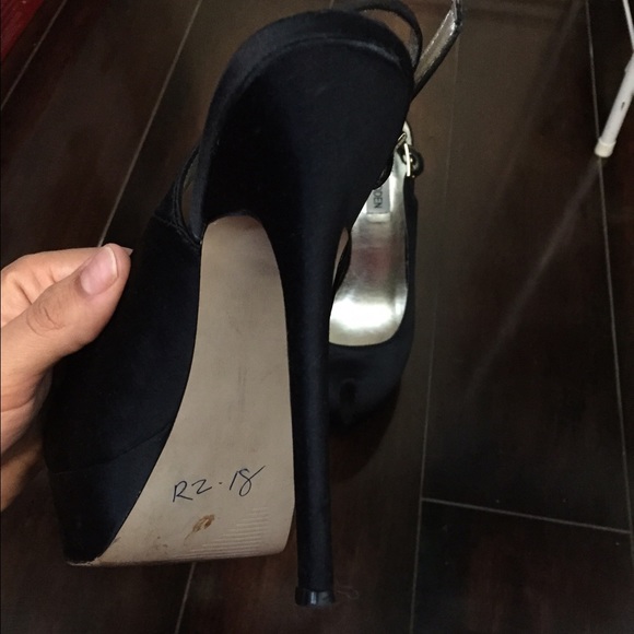Black Steve Madden heels - Picture 2 of 4