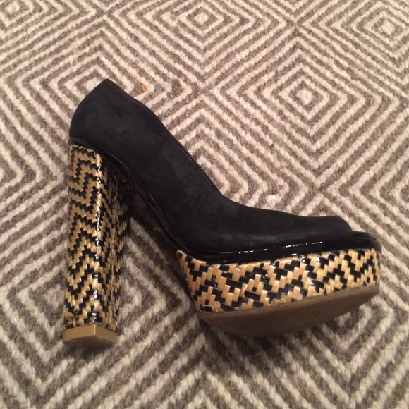 Black Suede Schutz Pumps Size 8 - Picture 3 of 5