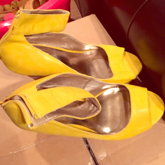 Shoes - Wedge heel peep toe