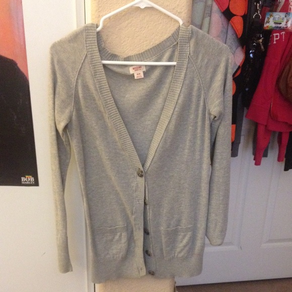 Grey half sleeve cardigan