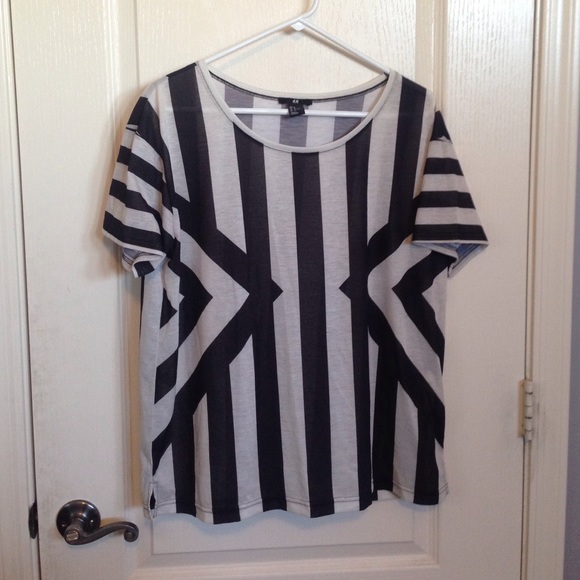 black & white H&M shirt