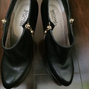Michael kors black leather ankle boot