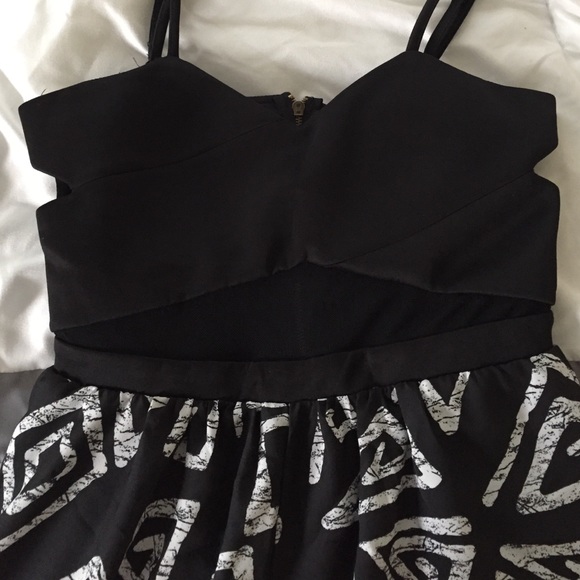 Over-all romper - Picture 2 of 4